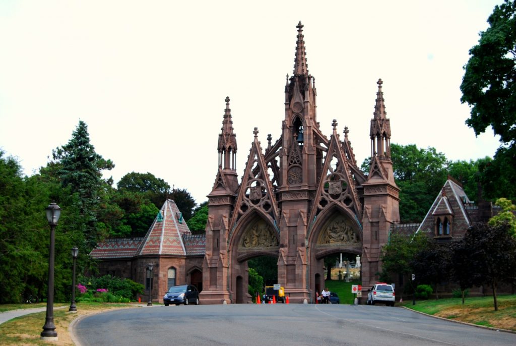 Considered the most scenic burial ground in Brooklyn, it's far from depressing or eerie. Photo courtesy of Wikipedia.